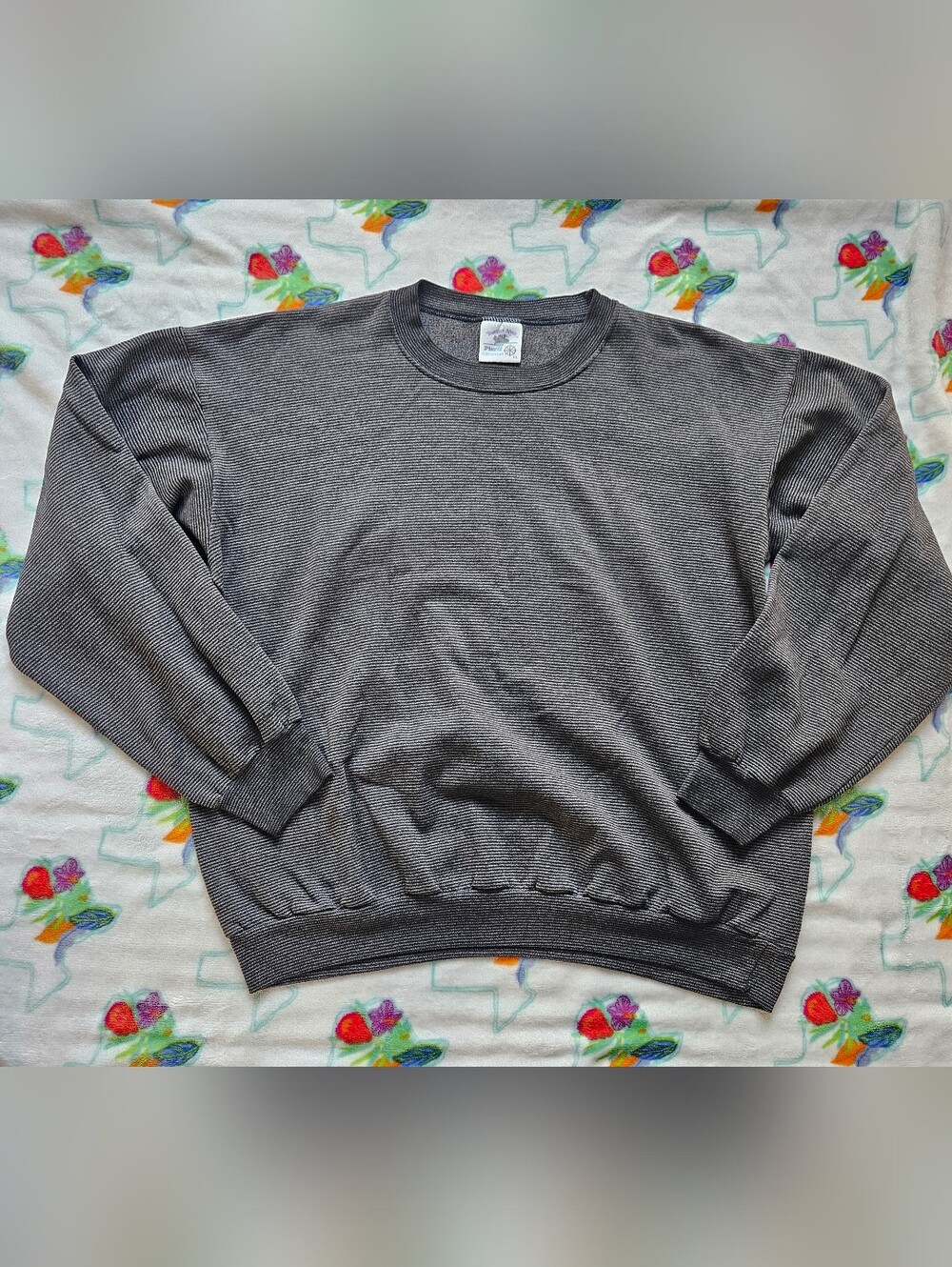 90"s Vintage Classic Men's Gray Crewneck Sweater